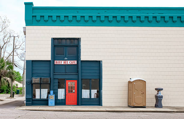 Best Porta potty delivery and setup  in Roanoke, IL